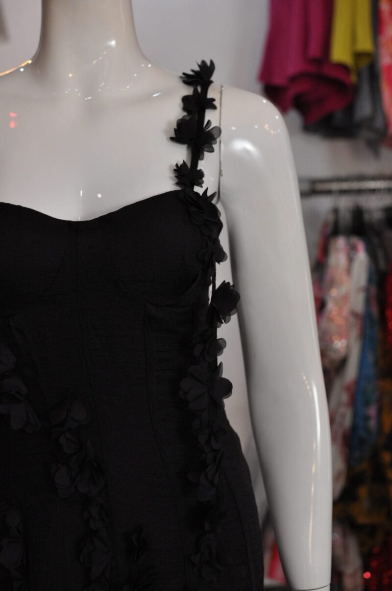 Vestido negro con flores - Image 2