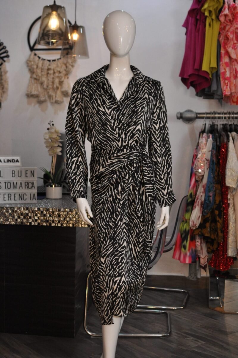 Vestido envolvente midi blanco con negro