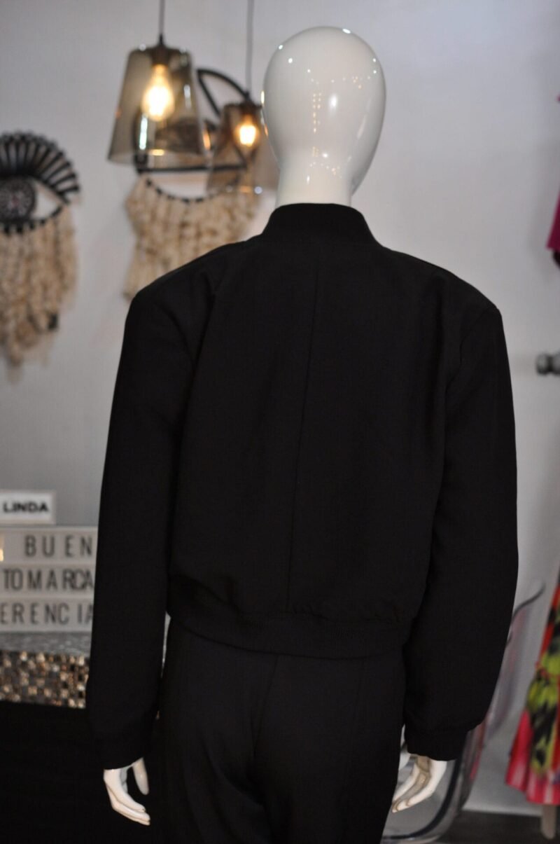 Chamarra corta negra - Image 3