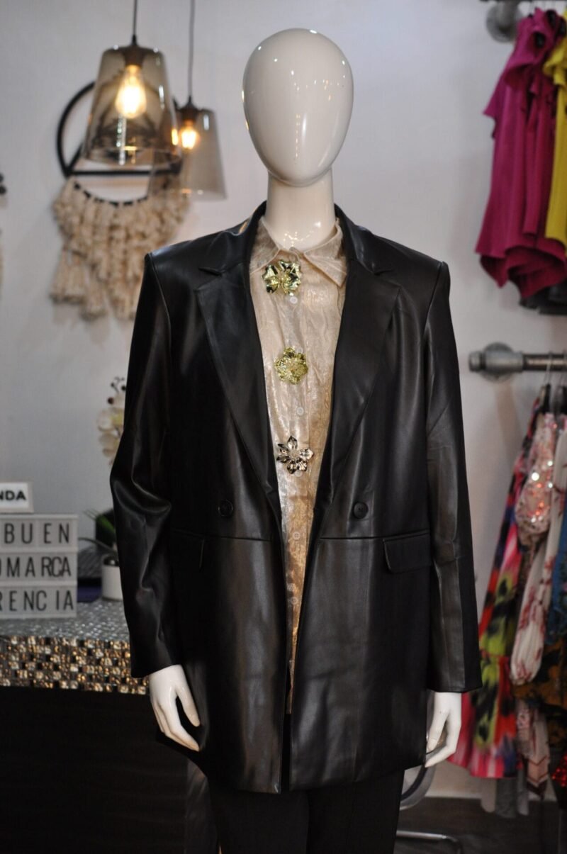 Blazer tipo piel negro