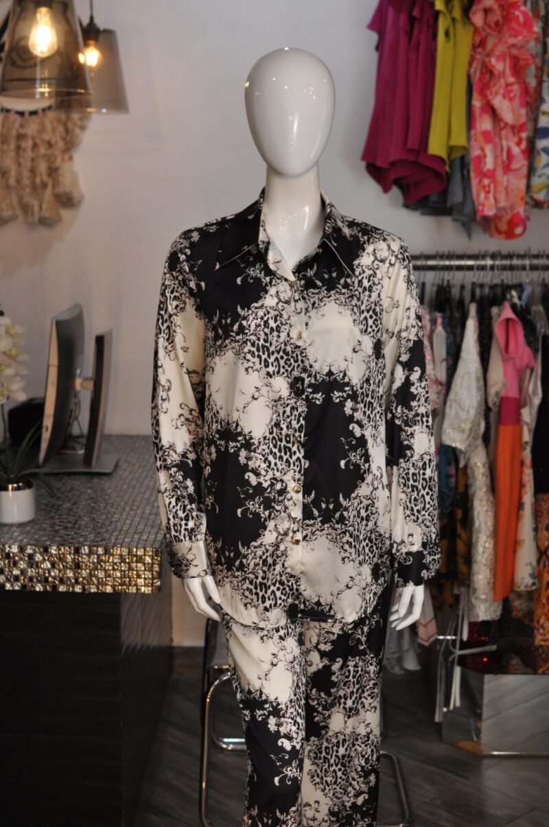 Set blusa y pantalon estampado botones dorados - Image 2