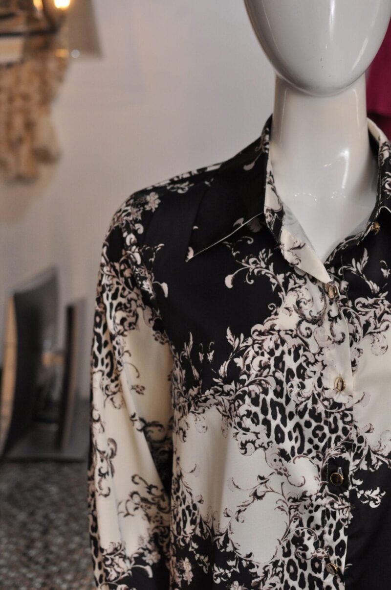 Set blusa y pantalon estampado botones dorados - Image 3