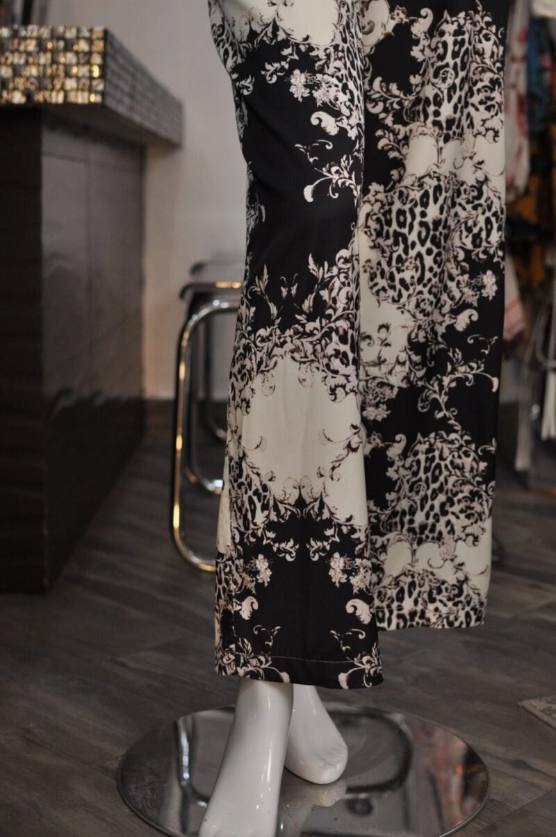 Set blusa y pantalon estampado botones dorados - Image 4