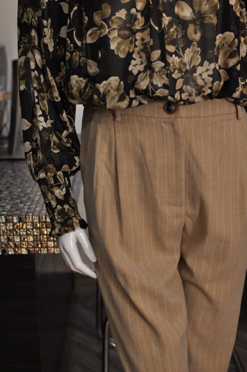 Pantalón de rayas café - Image 2