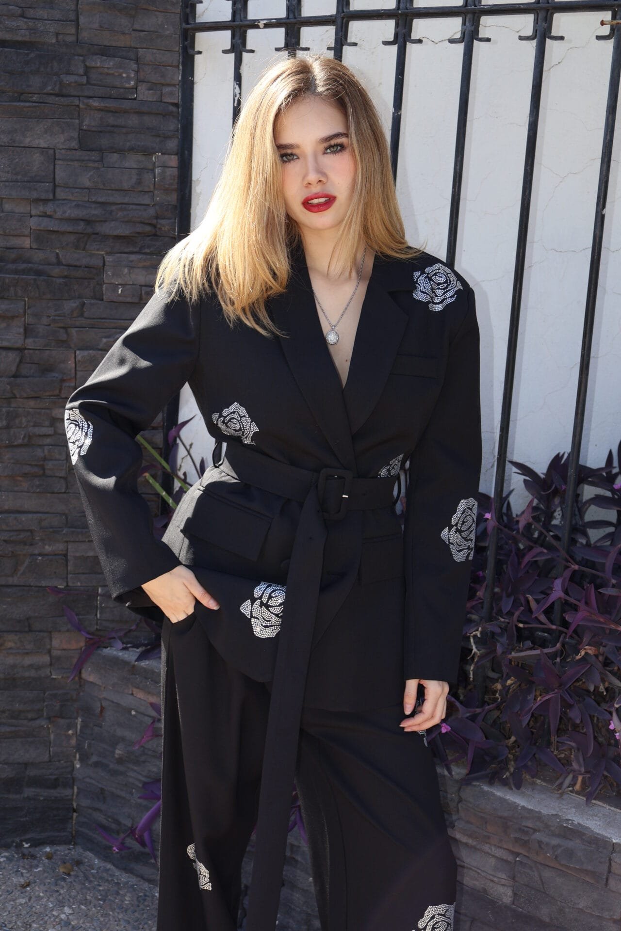 Set negro con flores plateadas - Image 2