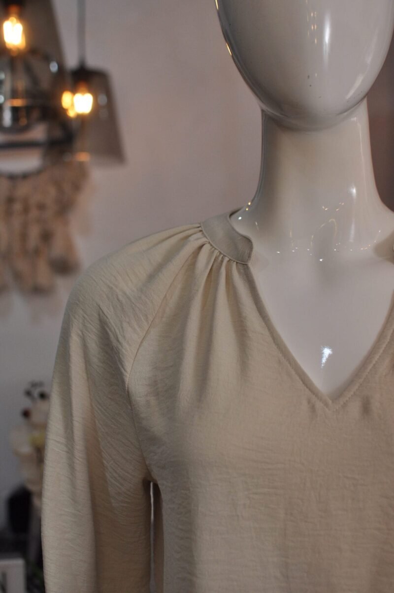 Blusa lisa beige - Image 2