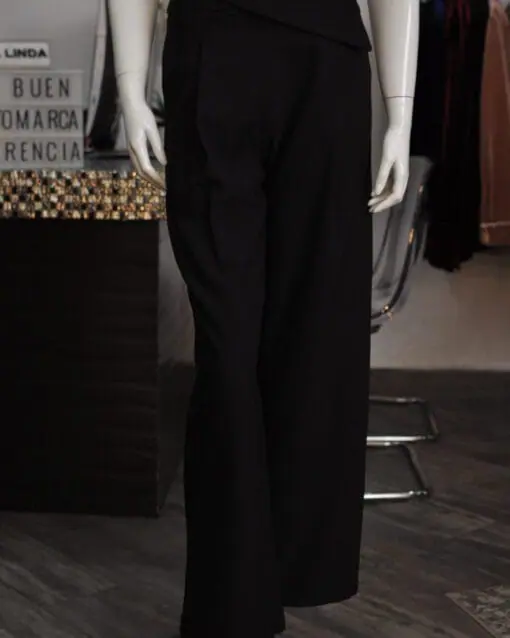 Pantalón liso negro con detalle de piedra