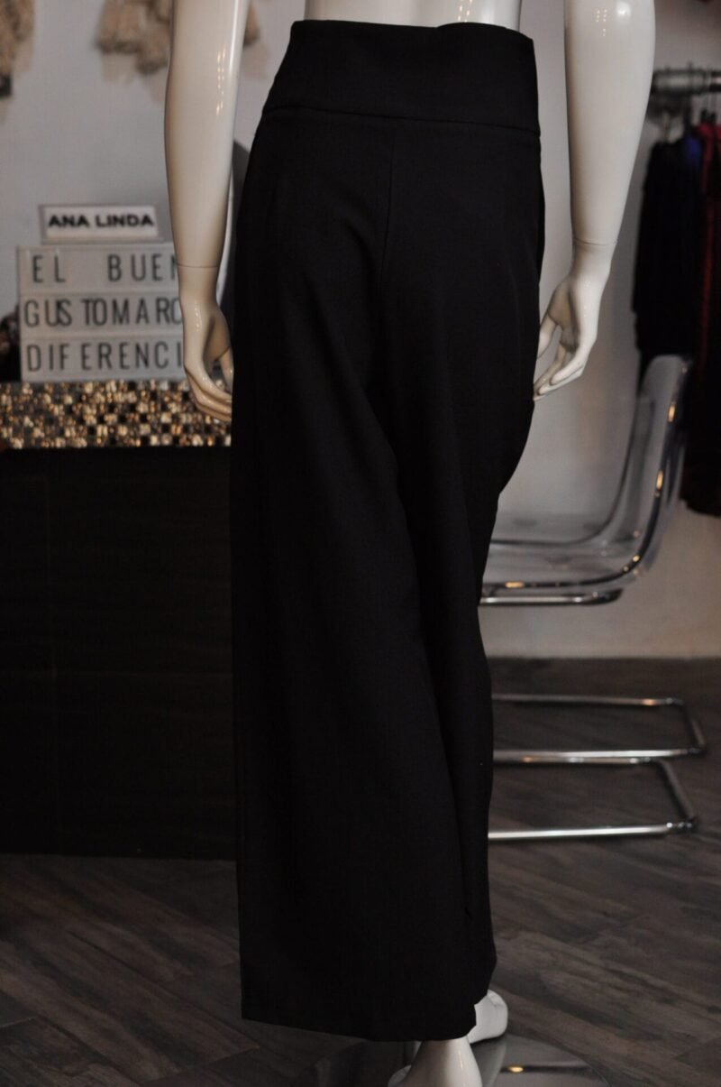 Pantalón liso negro con detalle de piedra - Image 3