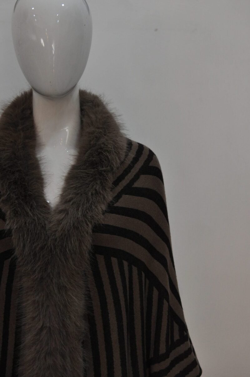 Capa estampada con faux fur - Image 3