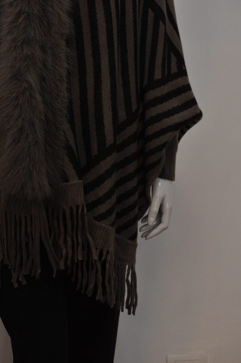 Capa estampada con faux fur - Image 4