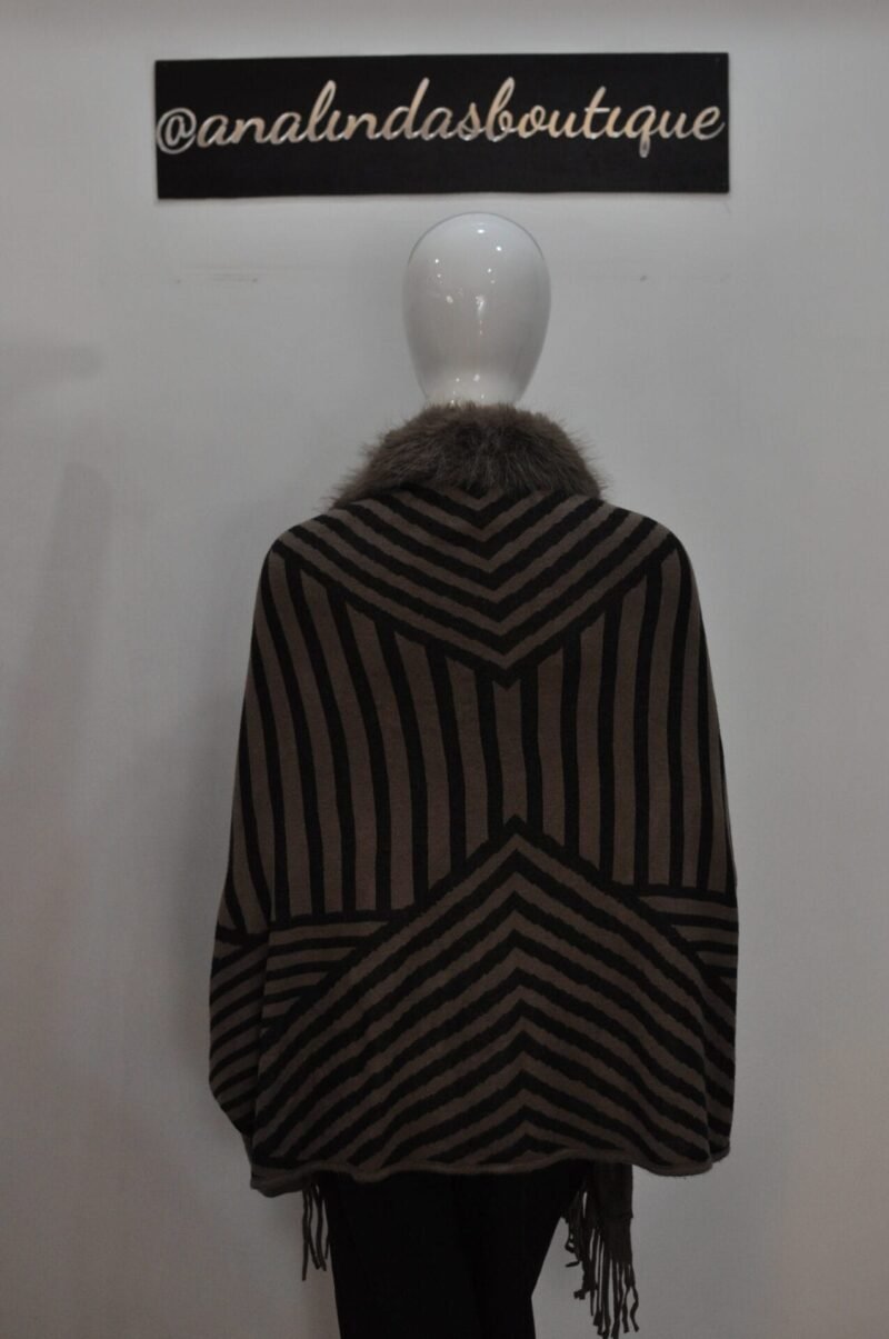 Capa estampada con faux fur - Image 7