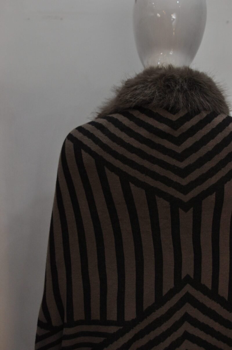 Capa estampada con faux fur - Image 5