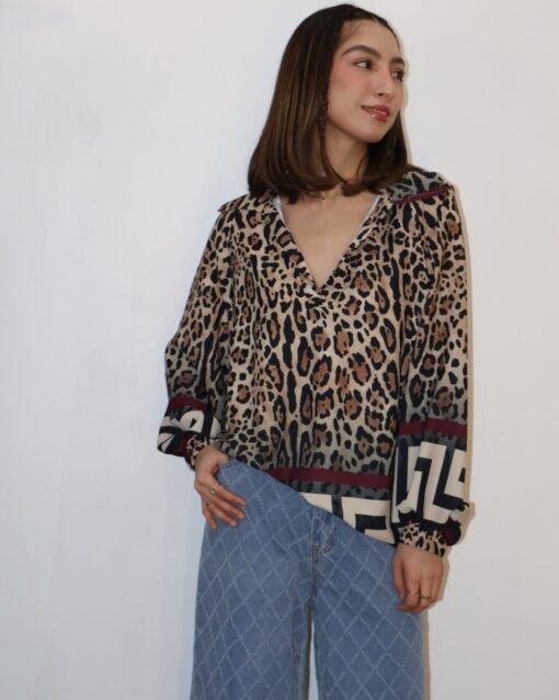 Blusa estampada animal print
