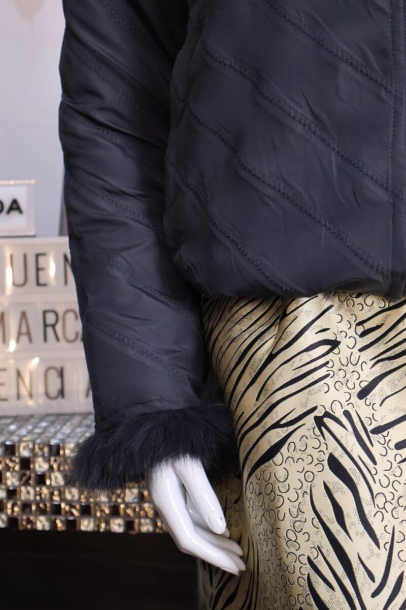 Falda midi dorada estampada - Image 3