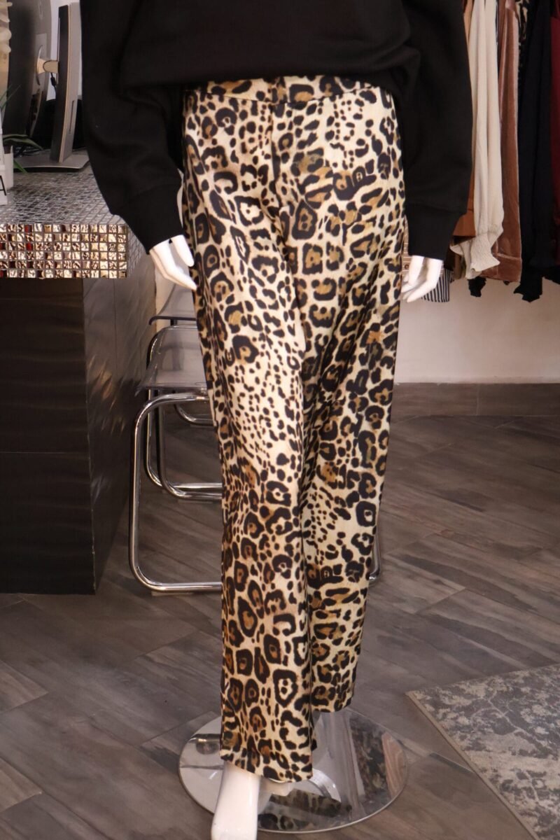 Pantalón ancho tipo satin estampado animal print
