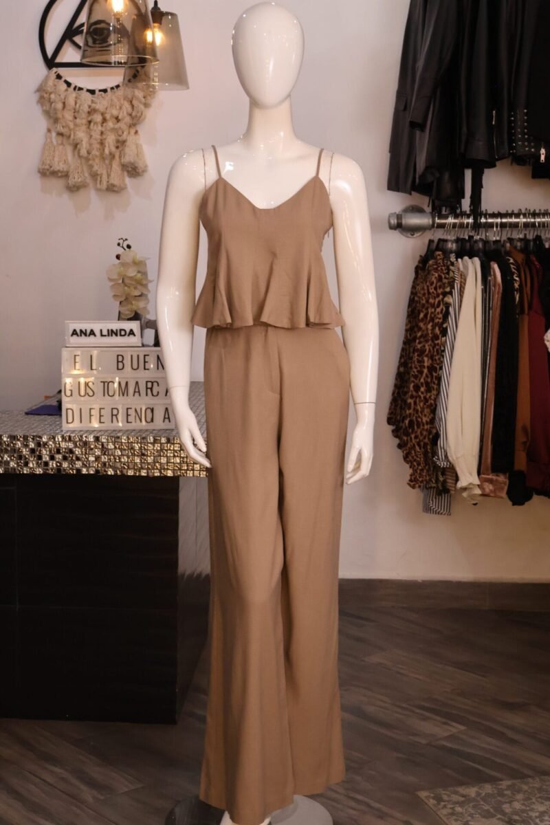 Set liso tipo lino de blusa y pantalón caqui