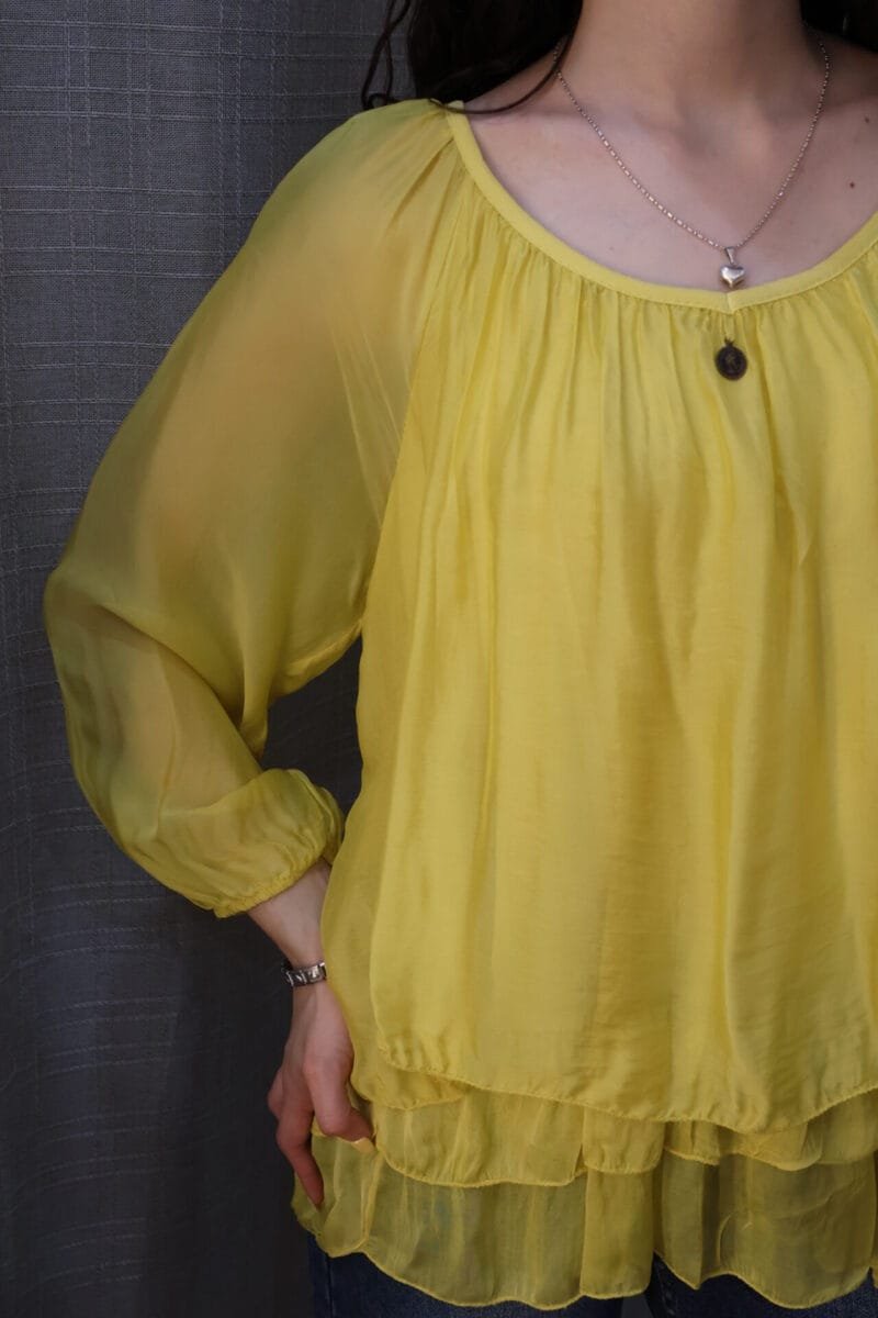 Blusa amarilla Italiana suelta de seda - Image 2