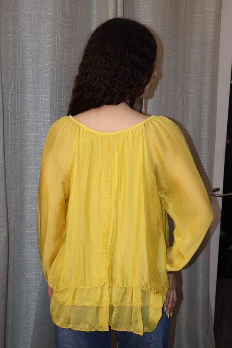 Blusa amarilla Italiana suelta de seda - Image 3