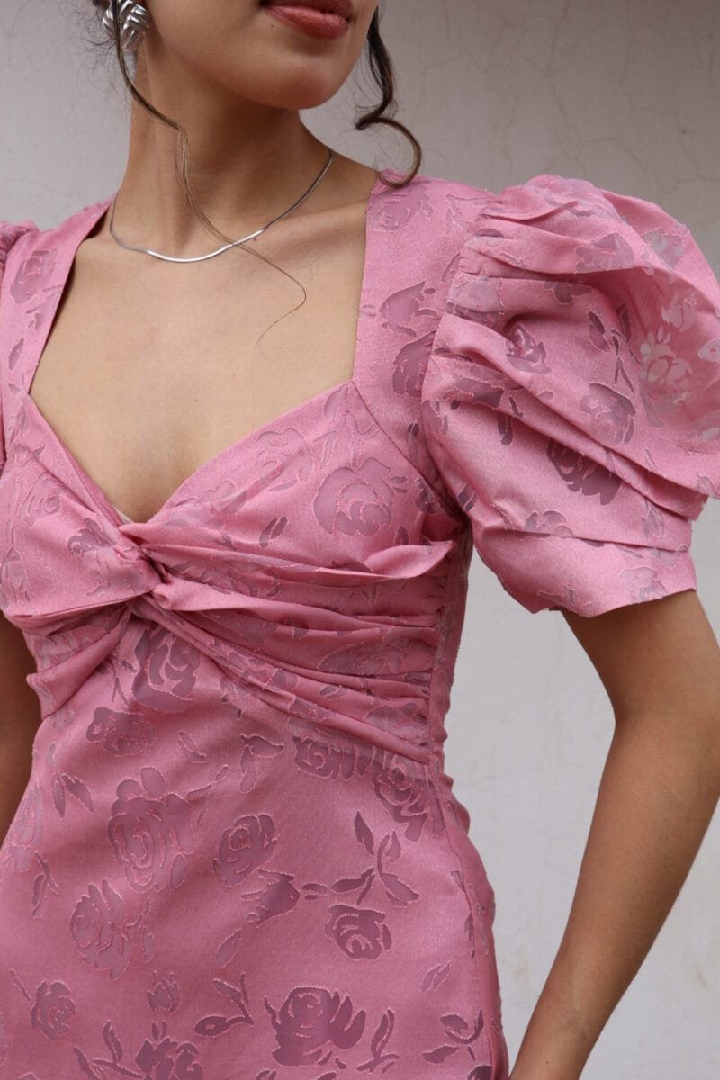 Vestido rosa largo con estampado floral - Image 2