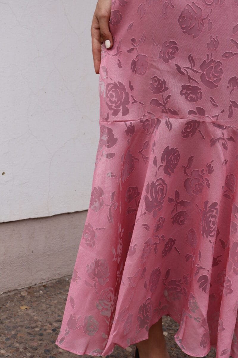 Vestido rosa largo con estampado floral - Image 4