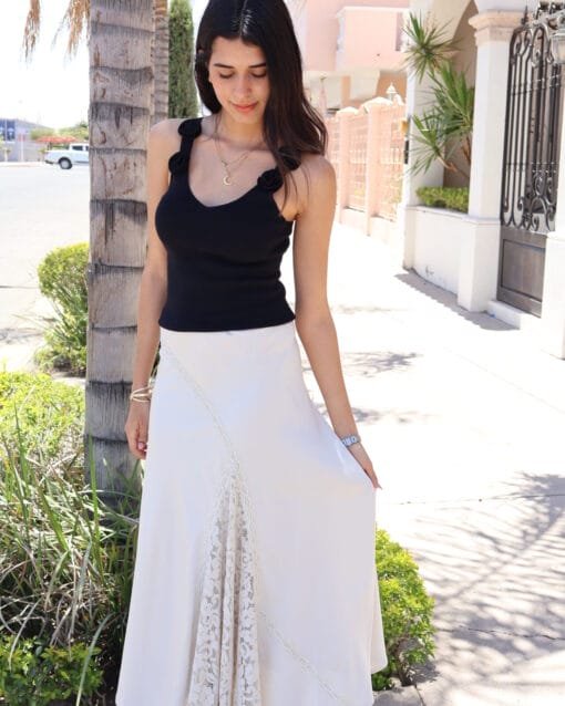 Falda lisa beige de encaje