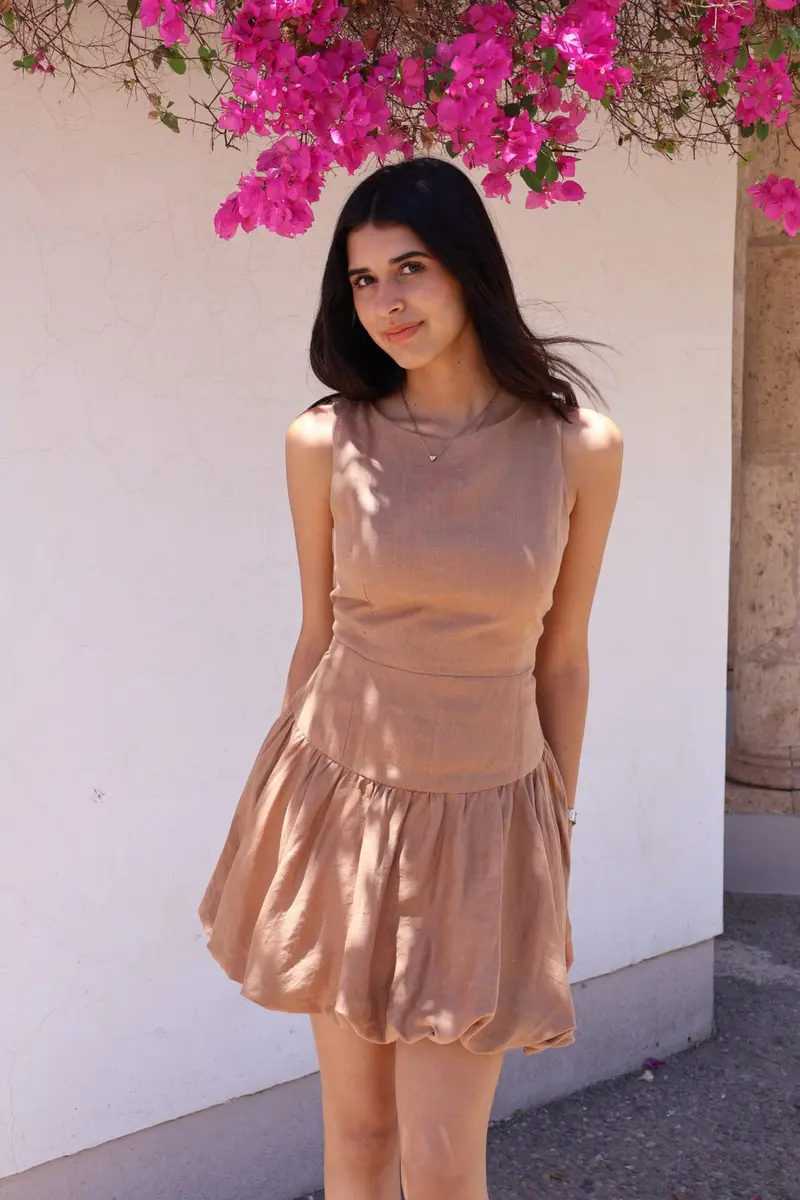 Vestido de globo corto cafe - Image 2