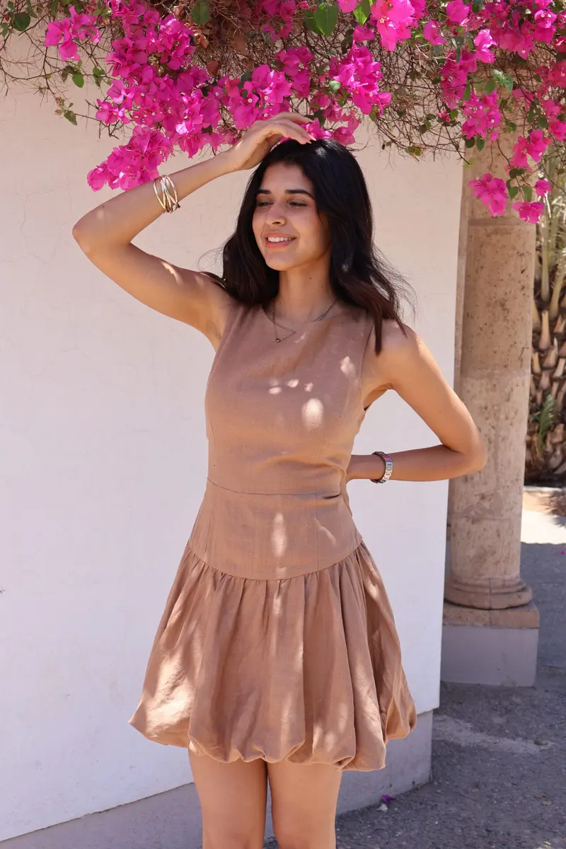 Vestido de globo corto cafe