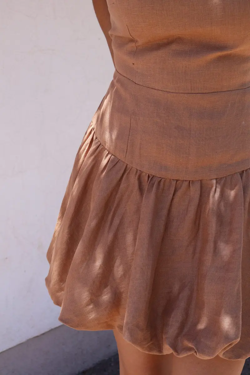 Vestido de globo corto cafe - Image 3
