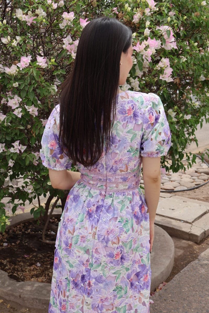 Vestido encaje lila midi - Image 4