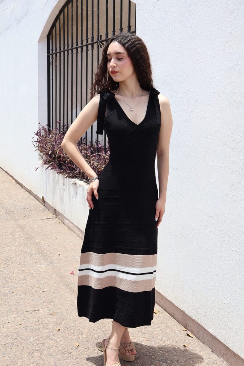 Vestido media pierna negro con detalles cafes
