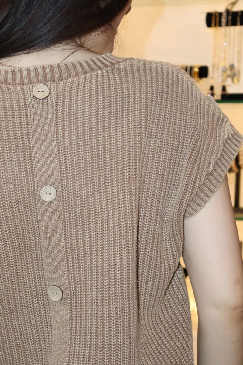 Blusa cafe crochet con botones en la espalda - Image 4