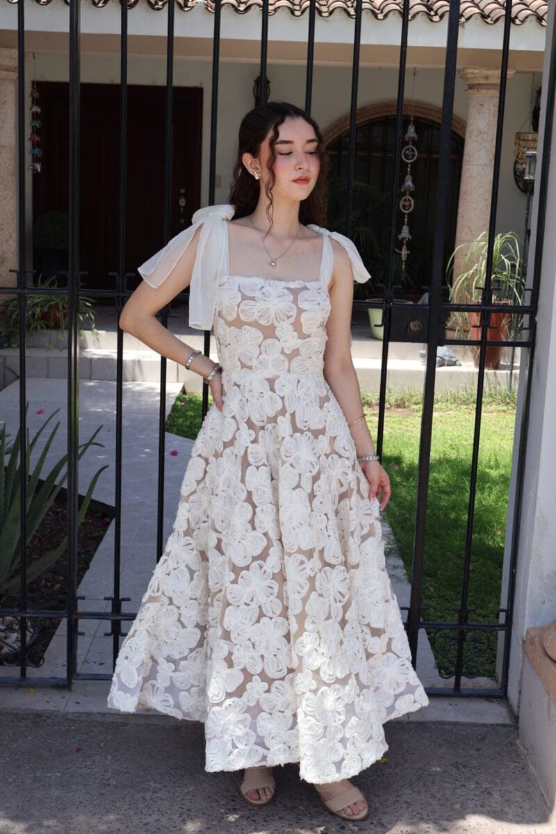Vestido midi nude con flores - Image 2