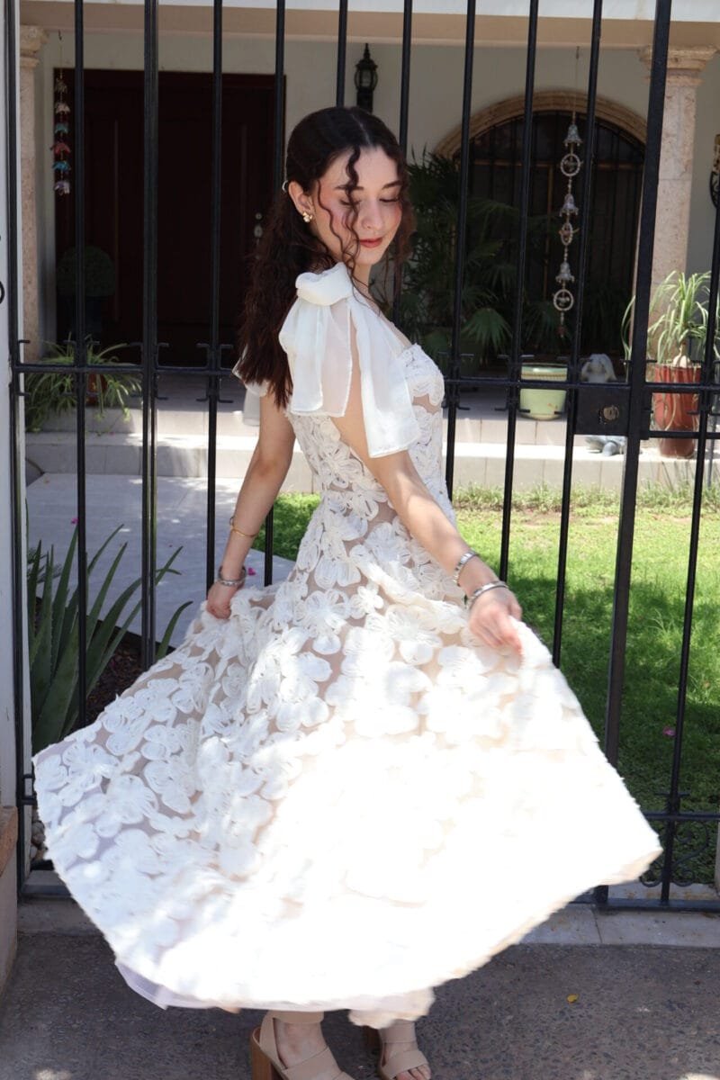 Vestido midi nude con flores - Image 3