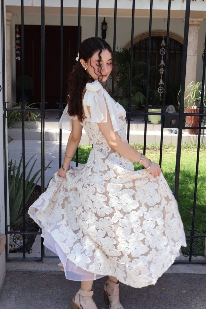 Vestido midi nude con flores - Image 4