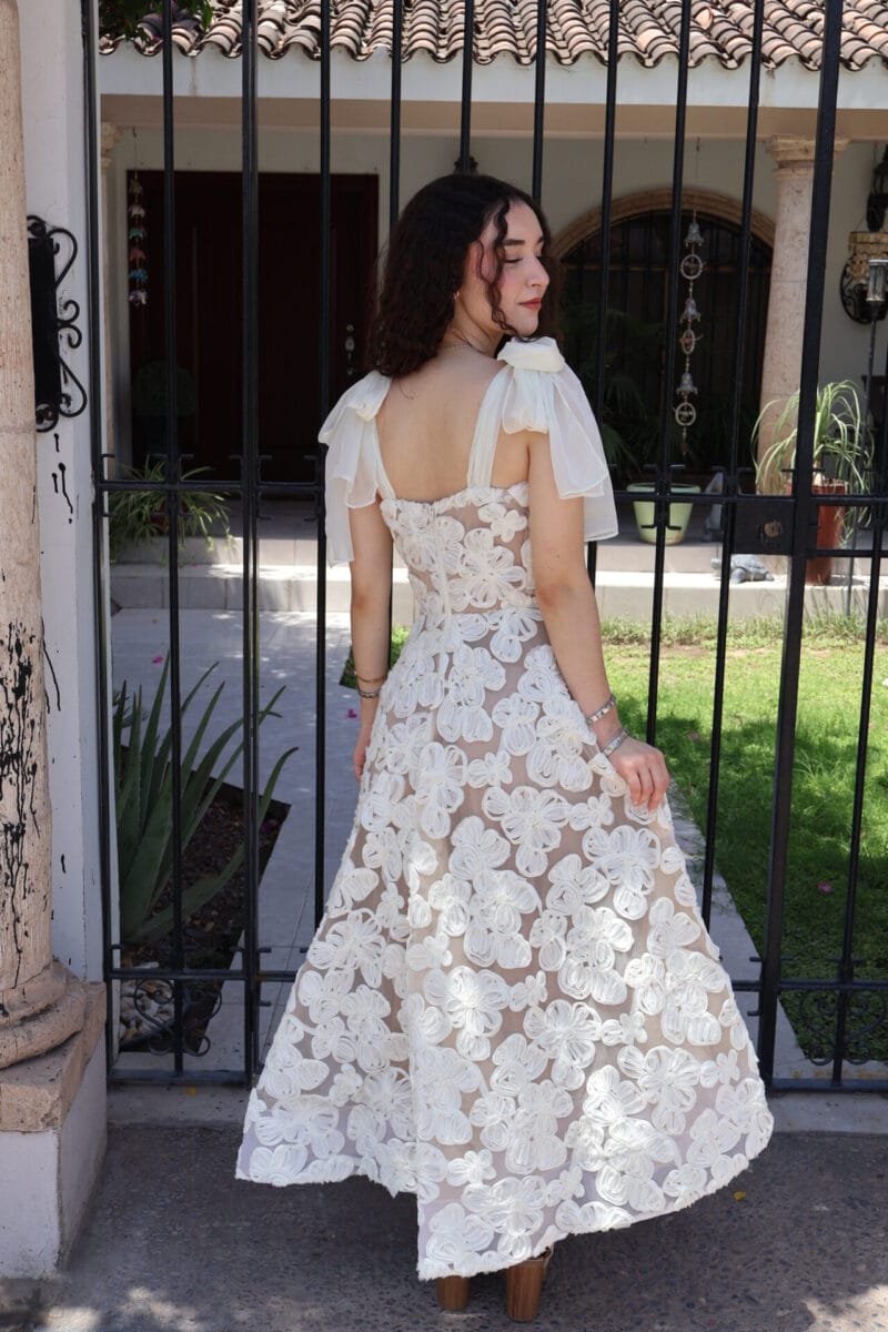 Vestido midi nude con flores - Image 5