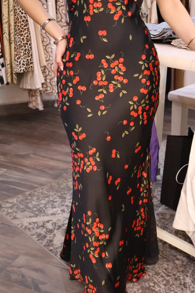 Vestido negro de cherry - Image 4