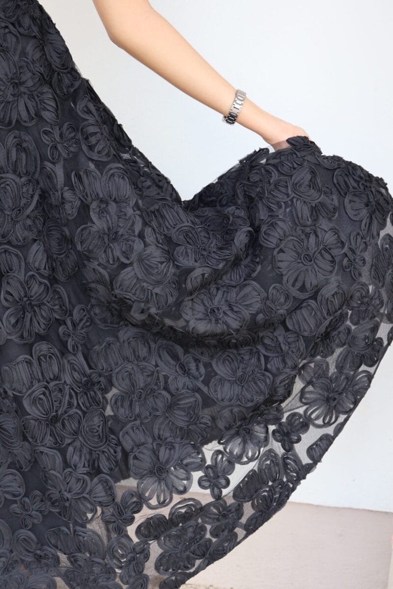 Vestido midi negro con flores - Image 3