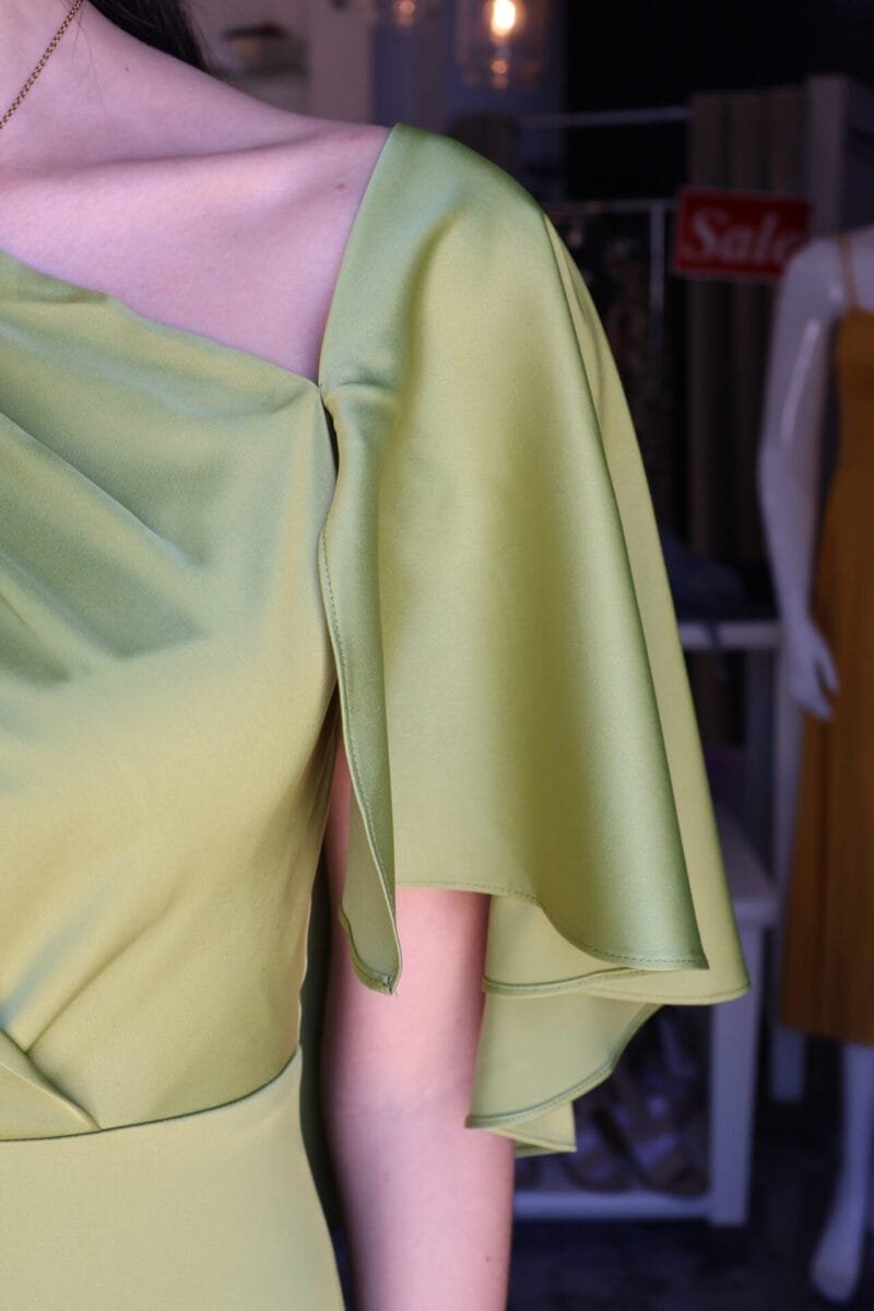 Vestido liso verde limón tipo satin - Image 4