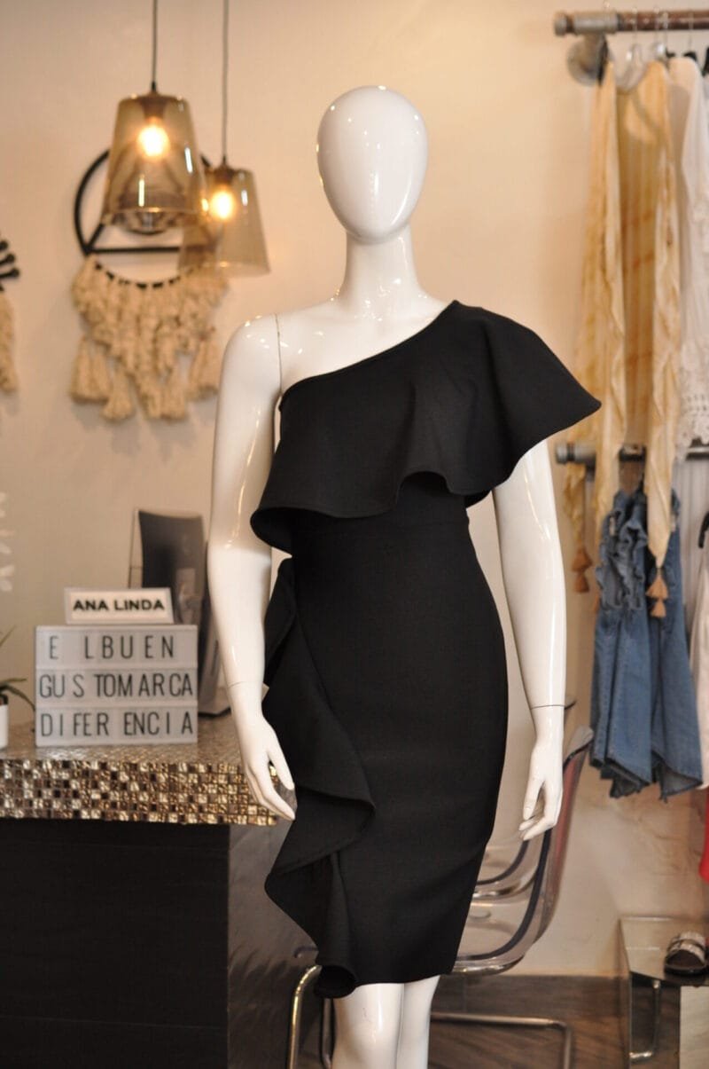 Vestido midi negro de un hombro