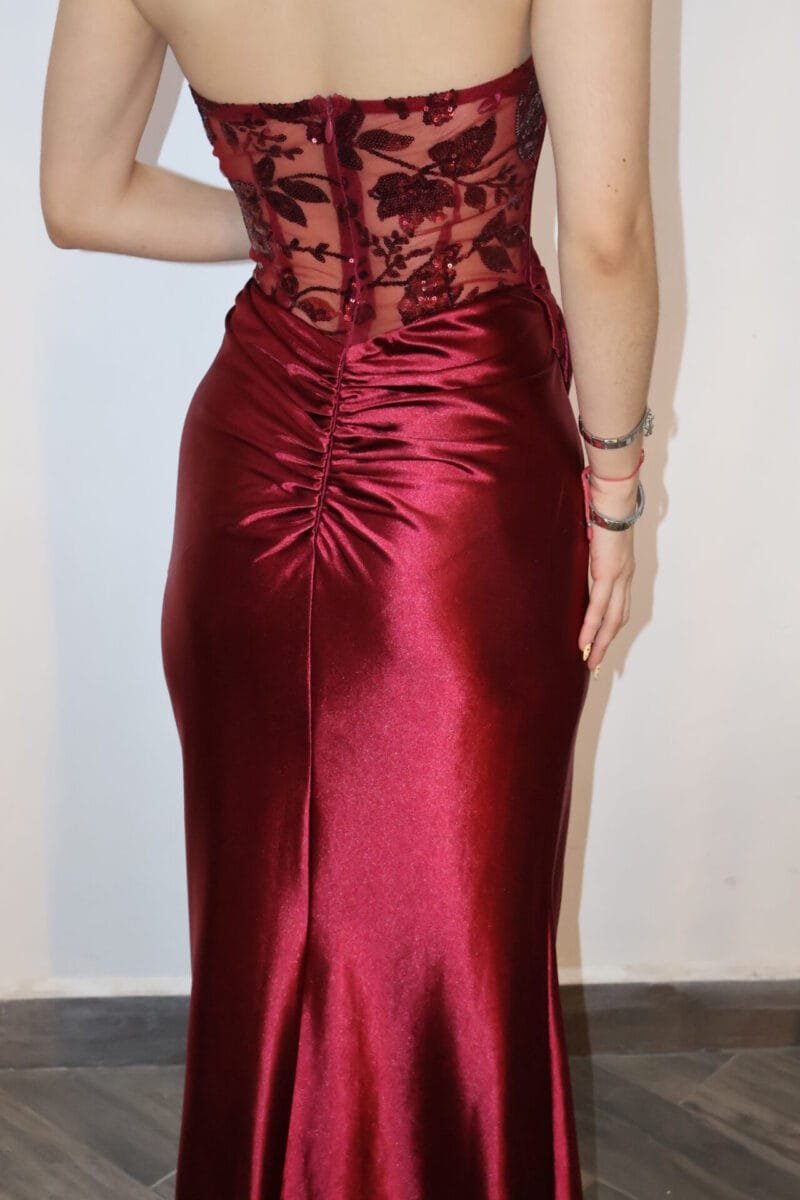 Vestido guinda con detalles de lentejuela en corset - Image 7