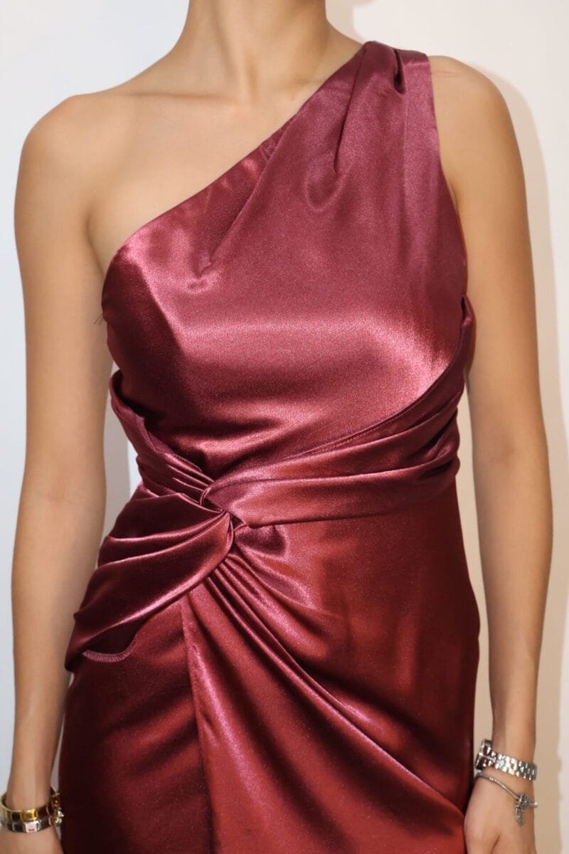 Vestido liso de un hombro rosa metálico - Image 3