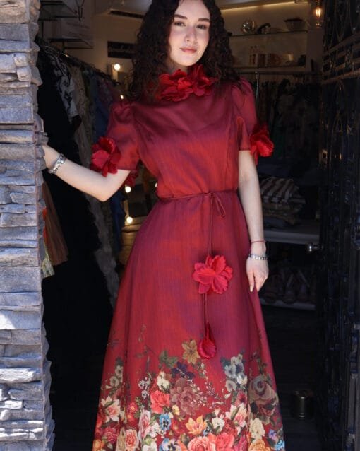 Vestido guinda estampado floral con detalles