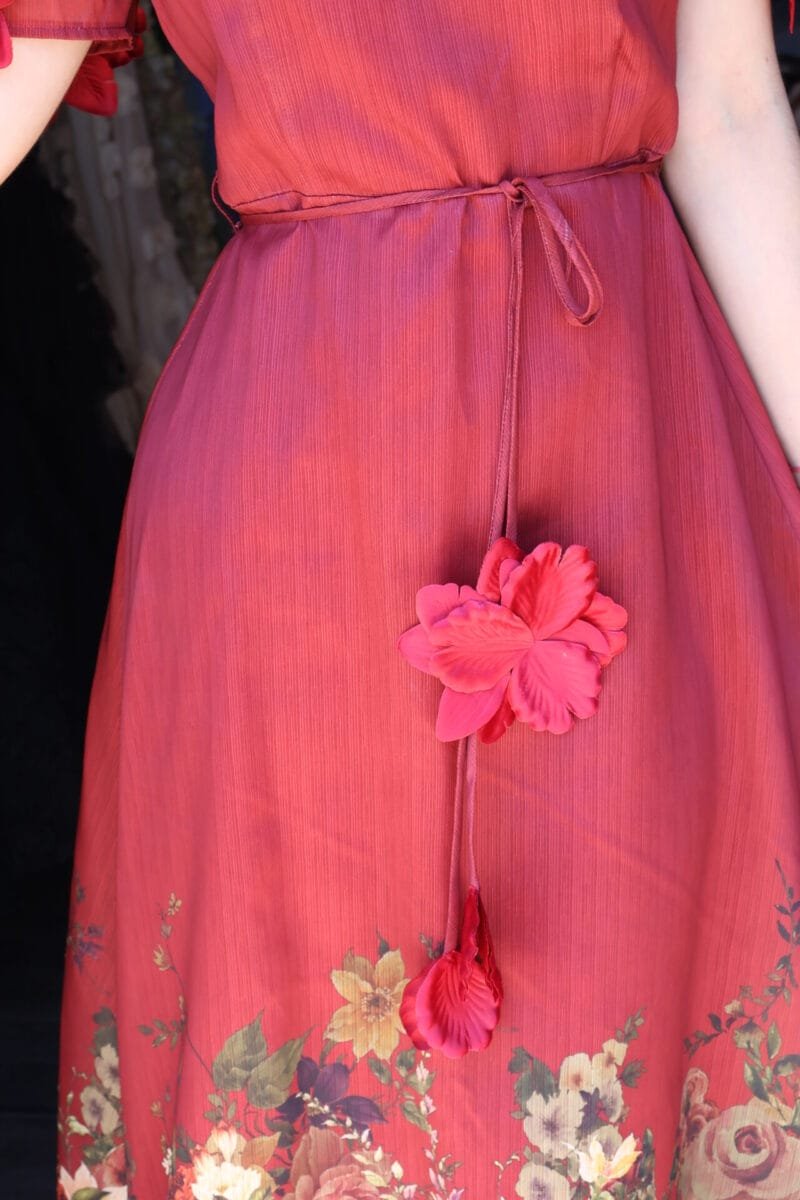 Vestido guinda estampado floral con detalles - Image 3