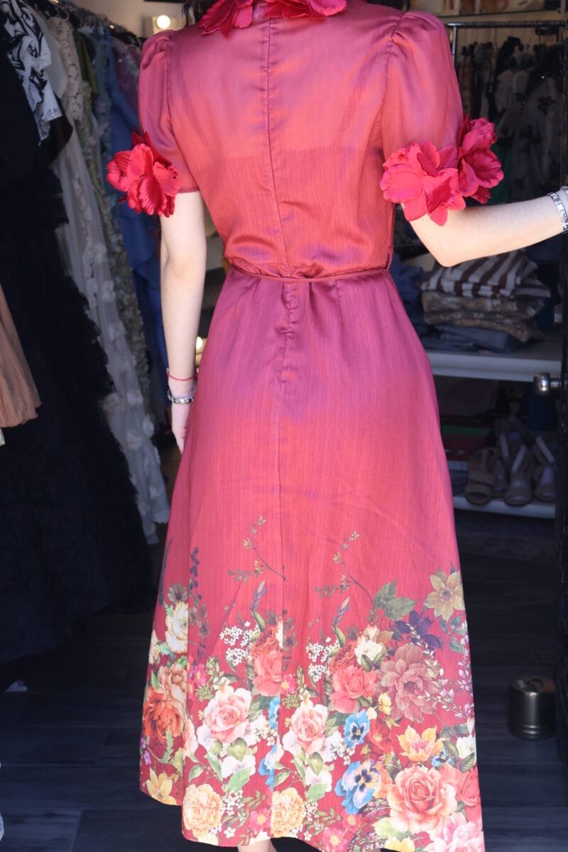 Vestido guinda estampado floral con detalles - Image 5