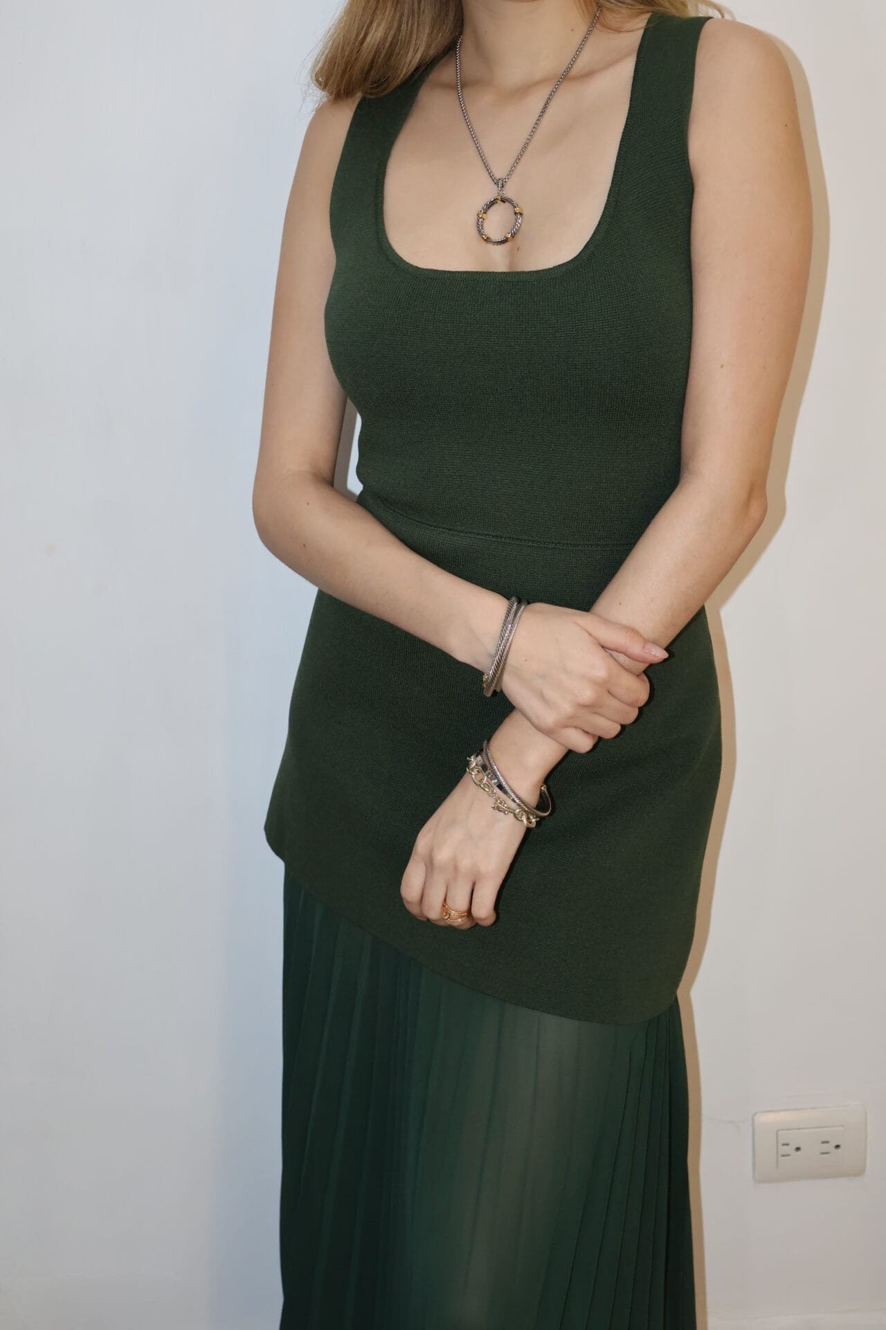 Vestido liso plisado verde - Image 3