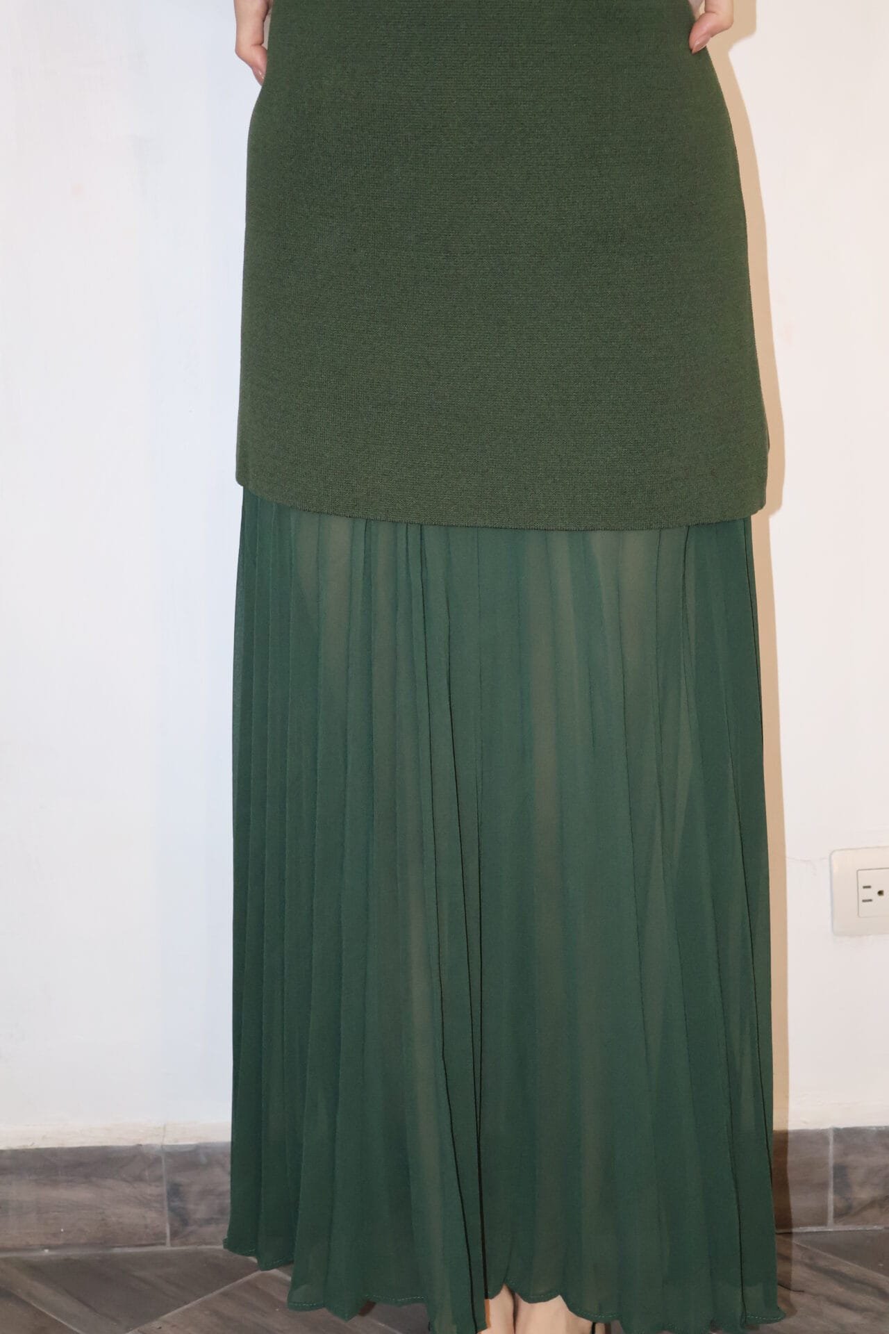 Vestido liso plisado verde - Image 4