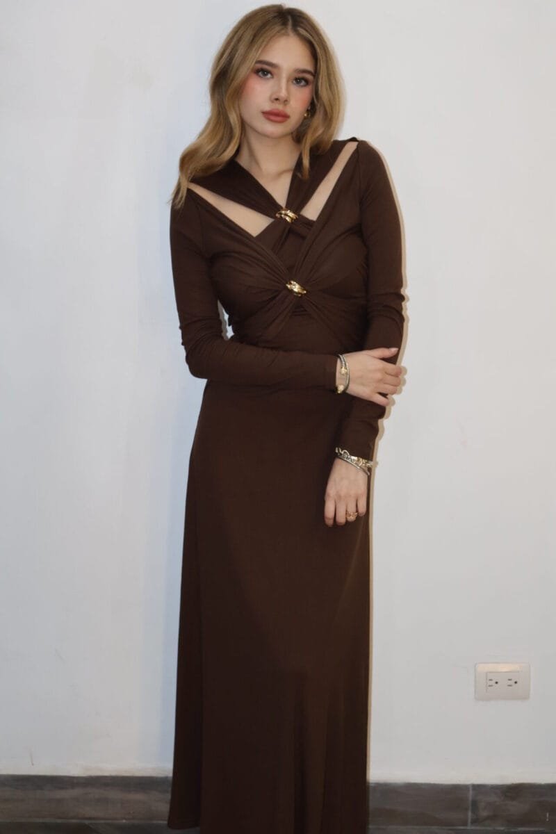 Vestido largo cafe con detalles dorados