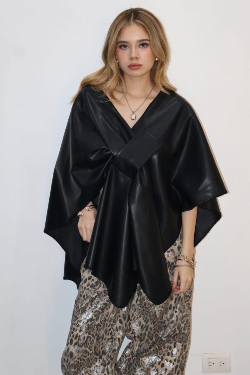 Poncho vinipiel negro