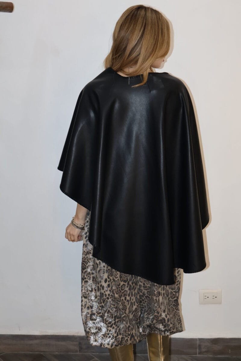Poncho vinipiel negro - Image 5