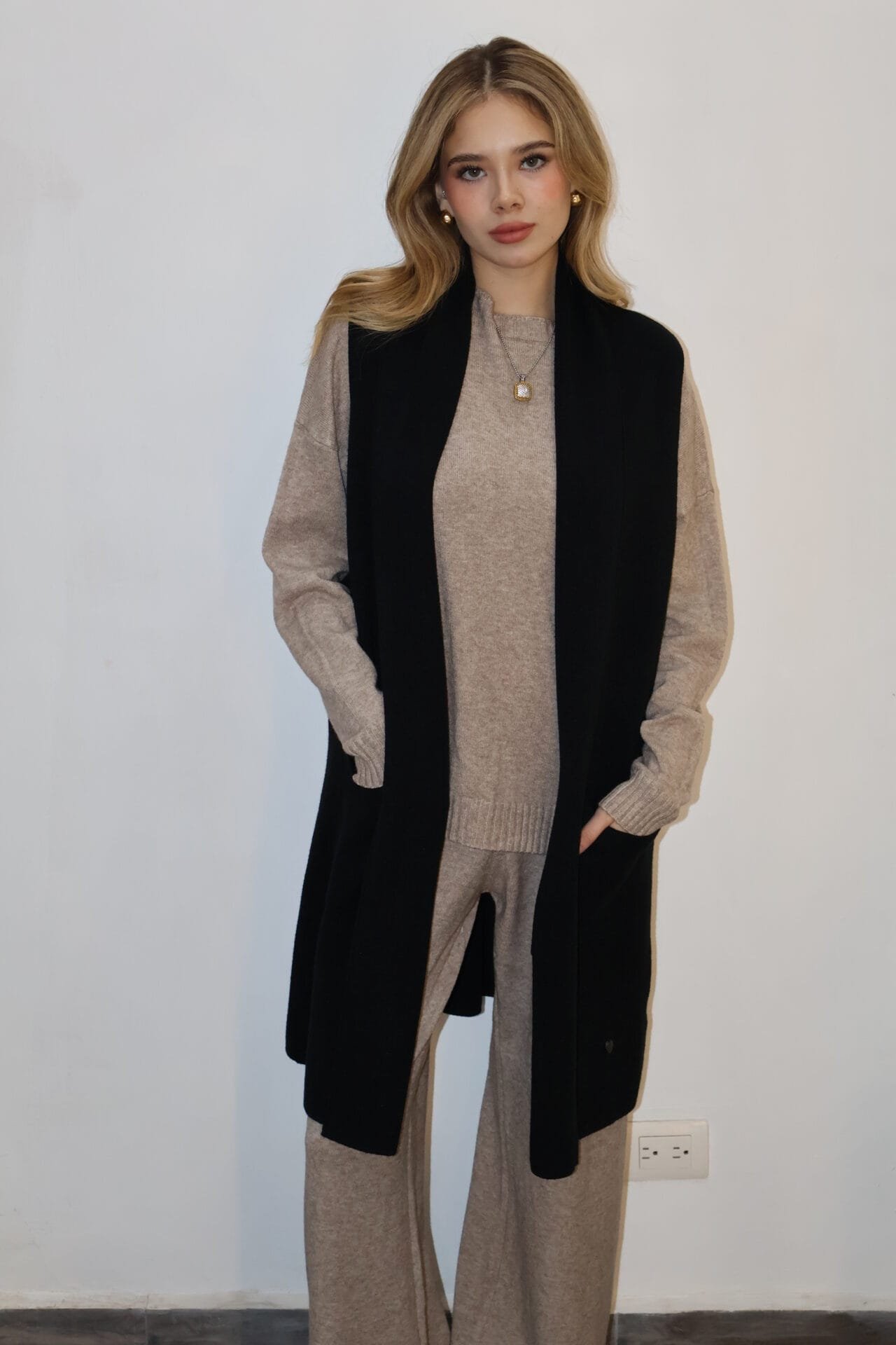 Chaleco largo negro - Image 2